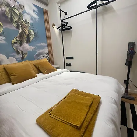 Le Loft Bleu La Madeleine - Un Mini Loft Design Et Très * Parigi